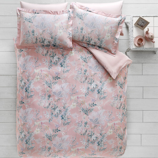 Alternative view of Hena